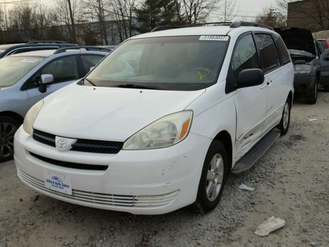 5TDZA23C24S133139 - 2004 TOYOTA SIENNA CE WHITE photo 2