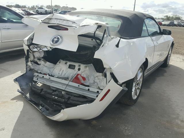 1ZVBP8EN7A5162961 - 2010 FORD MUSTANG WHITE photo 4