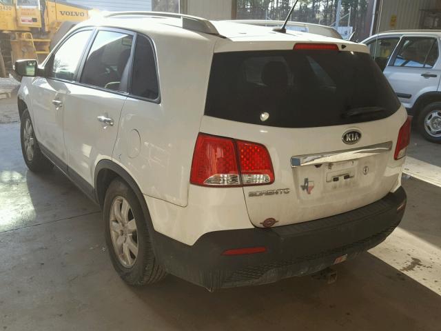 5XYKT3A68CG300372 - 2012 KIA SORENTO BA WHITE photo 3