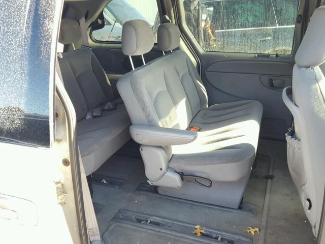 1C8GP45R04B575054 - 2004 CHRYSLER TOWN & COU SILVER photo 6