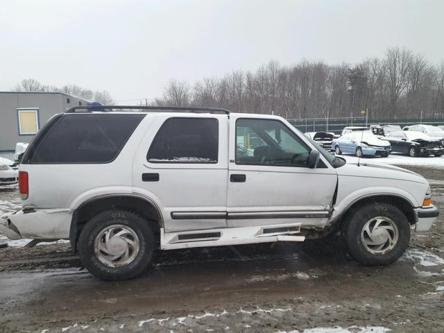 1GNDT13W61K217791 - 2001 CHEVROLET BLAZER WHITE photo 9