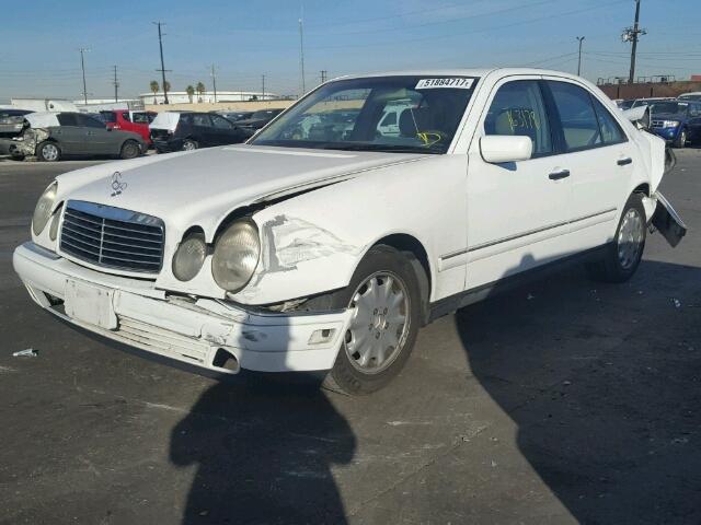 WDBJF65H3XA760026 - 1999 MERCEDES-BENZ E 320 WHITE photo 2