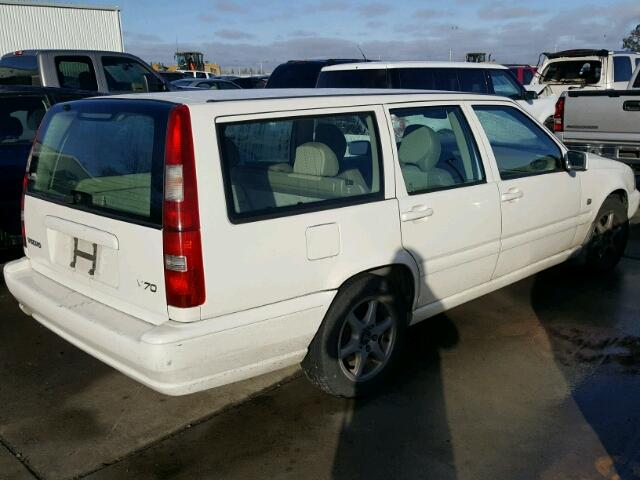 YV1LW55A1X2553615 - 1999 VOLVO V70 WHITE photo 4