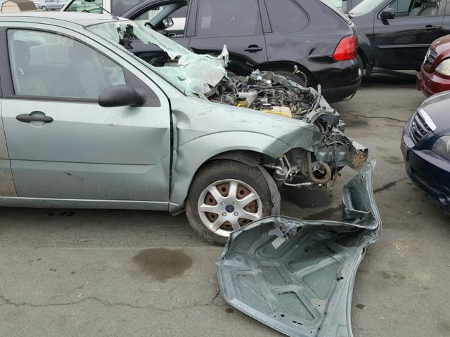 1FAFP34N75W272925 - 2005 FORD FOCUS ZX4 GREEN photo 9