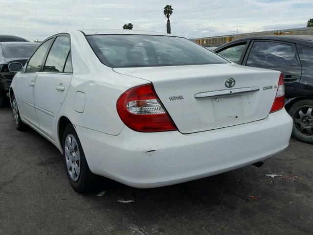 JTDBE32K720051184 - 2002 TOYOTA CAMRY LE WHITE photo 3