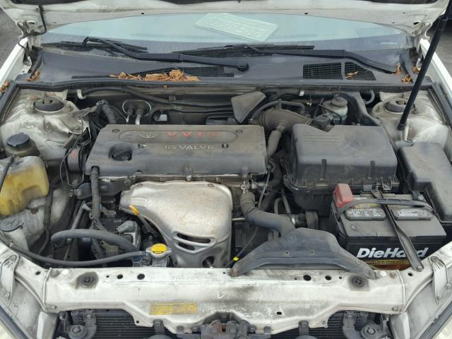 JTDBE32K720051184 - 2002 TOYOTA CAMRY LE WHITE photo 7