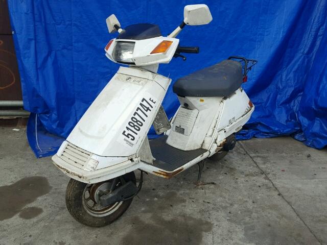 3H1HF0313KD400720 - 1989 HONDA CH80 WHITE photo 2