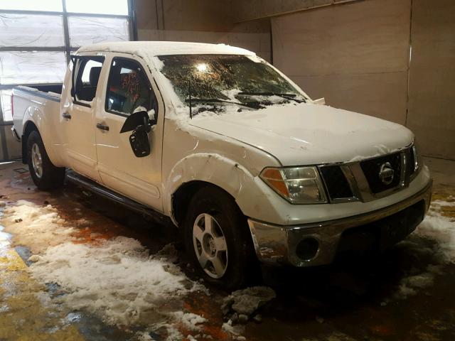 1N6AD09U57C404688 - 2007 NISSAN FRONTIER C WHITE photo 1