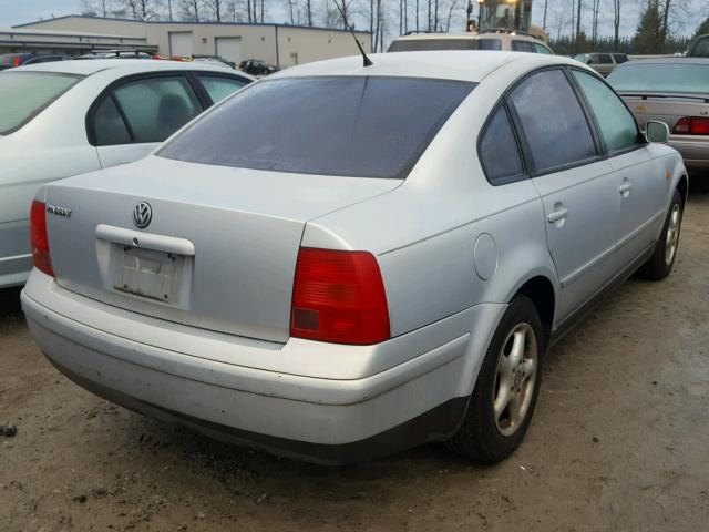 WVWMA63B0WE252230 - 1998 VOLKSWAGEN PASSAT GLS SILVER photo 4