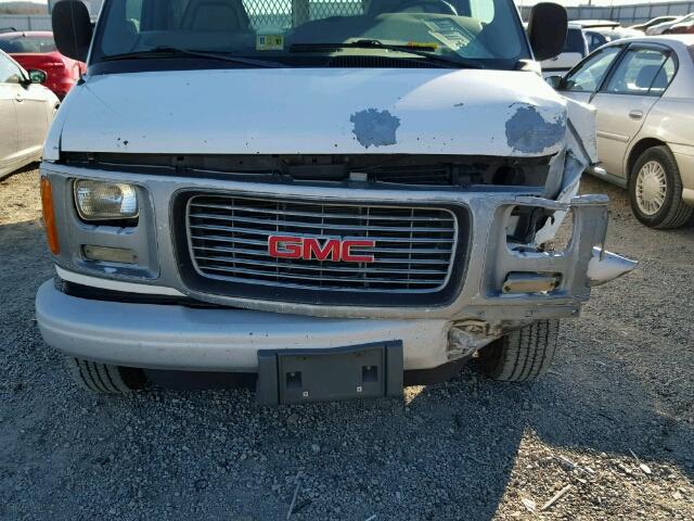 1GTHG39R811181393 - 2001 GMC SAVANA G35 WHITE photo 9