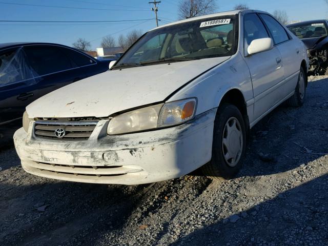 4T1BG22K0YU955217 - 2000 TOYOTA CAMRY CE WHITE photo 2