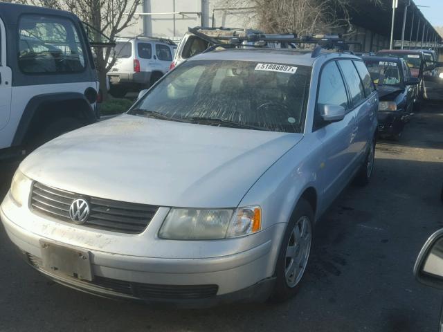 WVWNA63B4XE333687 - 1999 VOLKSWAGEN PASSAT GLS SILVER photo 2