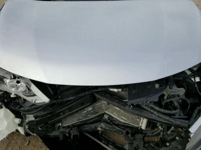 KNMAT2MT7HP579695 - 2017 NISSAN ROGUE S SILVER photo 7