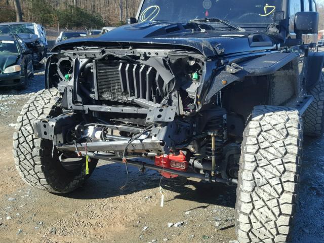 1C4HJWFG4HL525578 - 2017 JEEP WRANGLER U BLACK photo 9