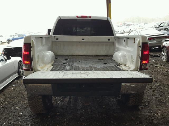 1GTHK536X9F139055 - 2009 GMC SIERRA K25 WHITE photo 9