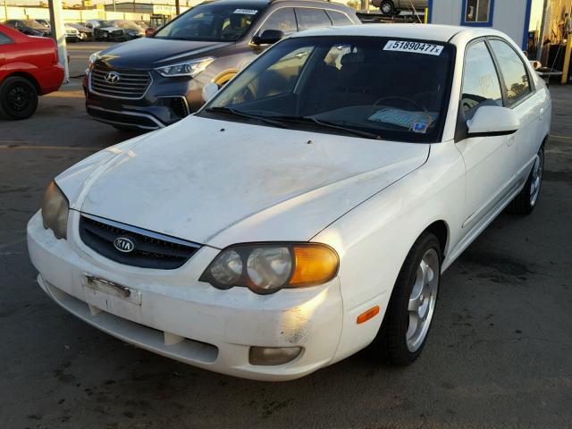 KNAFB161945136093 - 2004 KIA SPECTRA GS WHITE photo 2