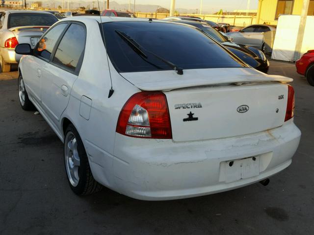 KNAFB161945136093 - 2004 KIA SPECTRA GS WHITE photo 3