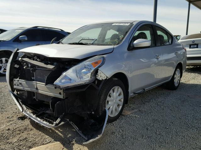 3N1CN7AP7HL812061 - 2017 NISSAN VERSA S SILVER photo 2