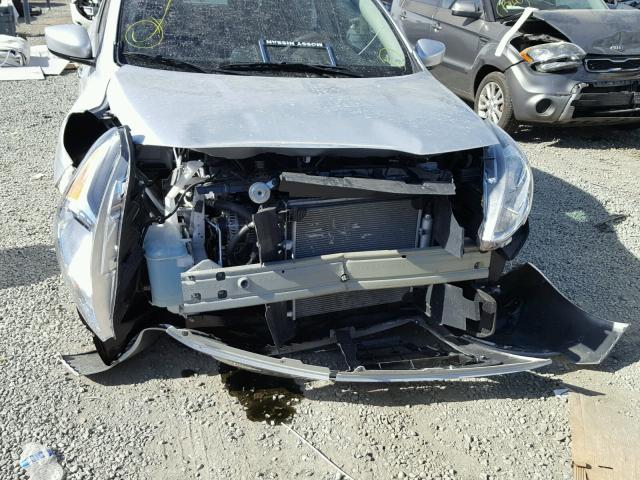 3N1CN7AP7HL812061 - 2017 NISSAN VERSA S SILVER photo 9