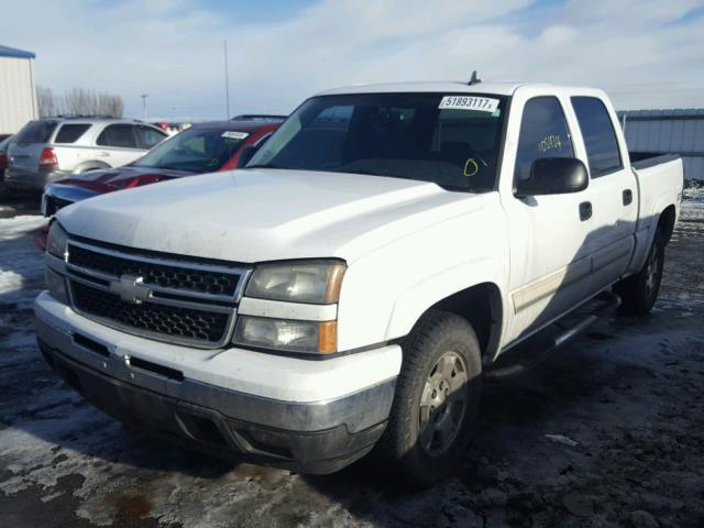 2GCEK13T061168956 - 2006 CHEVROLET SILVERADO WHITE photo 2