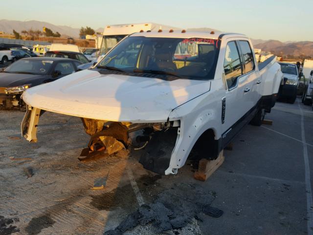 1FT8W4DT2HEC09316 - 2017 FORD F450 SUPER WHITE photo 2