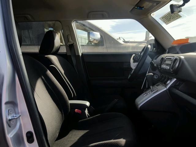 JTLKE50E691065952 - 2009 TOYOTA SCION XB 银色 照片 5