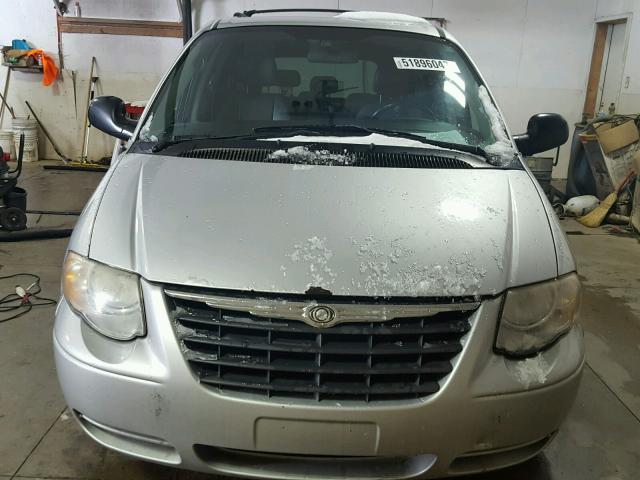 2A4GP54L66R921241 - 2006 CHRYSLER TOWN & COU SILVER photo 9