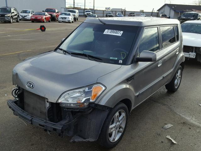 KNDJT2A28A7113484 - 2010 KIA SOUL + GRAY photo 2