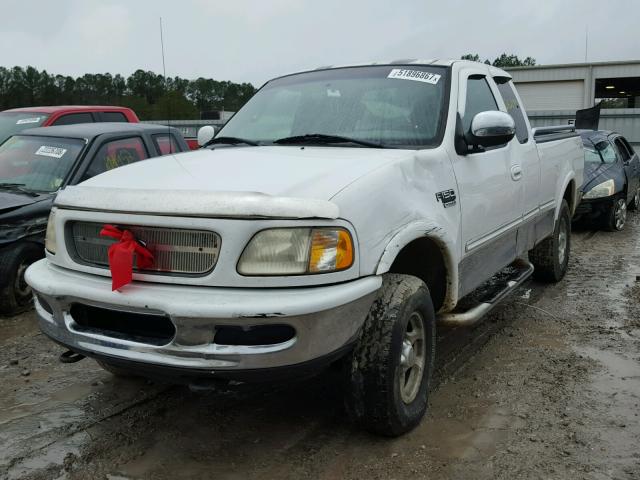 1FTZX18W1WKB91233 - 1998 FORD F150 WHITE photo 2