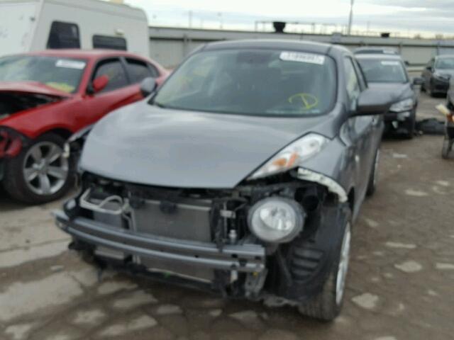 JN8AF5MV6CT105042 - 2012 NISSAN JUKE S GRAY photo 2