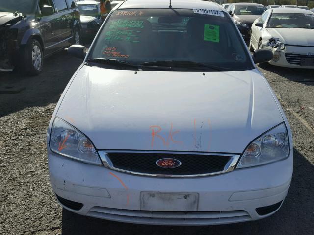 1FAFP37N37W345271 - 2007 FORD FOCUS ZX5 WHITE photo 9