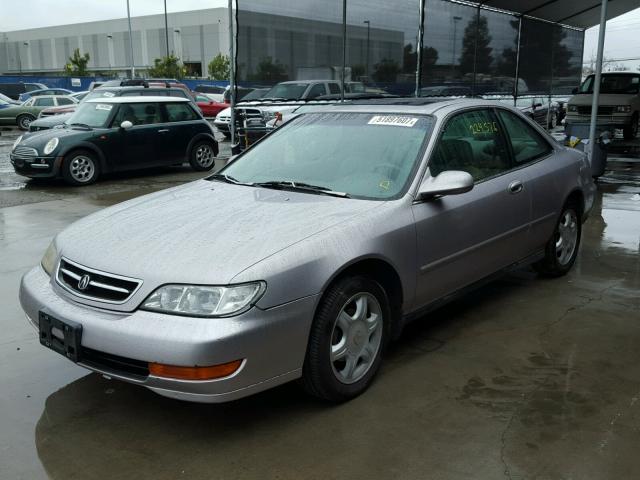 19UYA1249VL001368 - 1997 ACURA 2.2CL Сріблястий фото 2