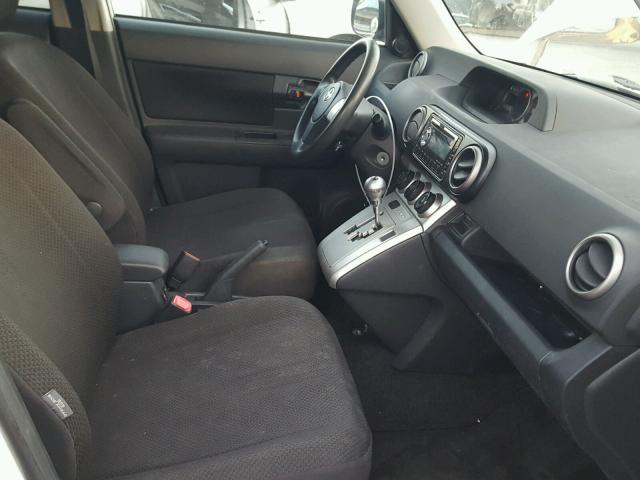 JTLKE50E881057527 - 2008 TOYOTA SCION XB თეთრი ფოტო 5