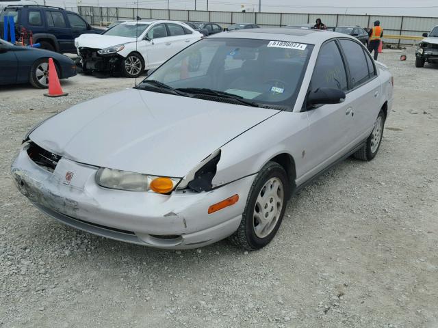 1G8ZK5272YZ269594 - 2000 SATURN SL2 SILVER photo 2