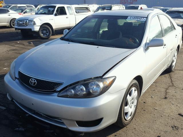 4T1BE32K45U073412 - 2005 TOYOTA CAMRY LE GRAY photo 2