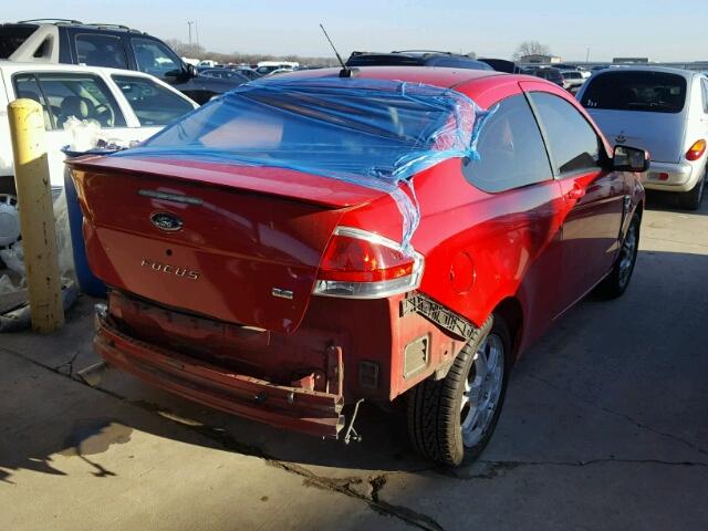 1FAHP33N88W142229 - 2008 FORD FOCUS SE RED photo 4