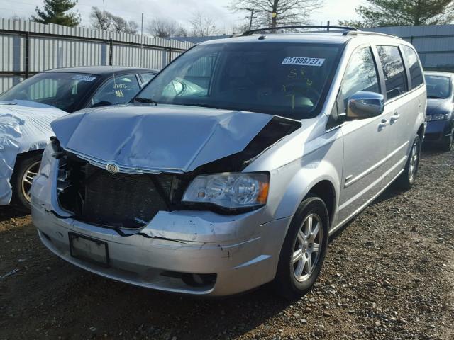 2A8HR54P48R713846 - 2008 CHRYSLER TOWN & COU SILVER photo 2