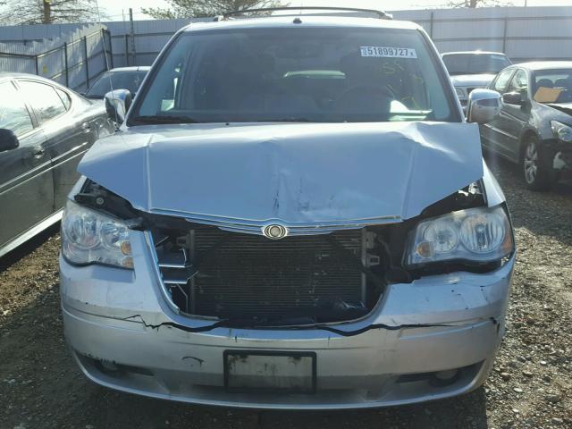 2A8HR54P48R713846 - 2008 CHRYSLER TOWN & COU SILVER photo 9