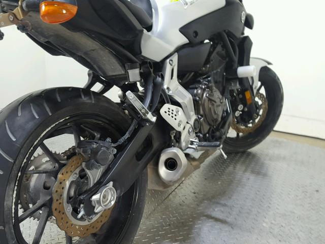 JYARM06E0HA011595 - 2017 YAMAHA FZ07 GRAY photo 13