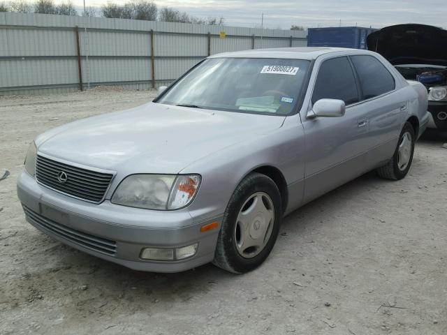 JT8BH28FXW0129716 - 1998 LEXUS LS 400 SILVER photo 2