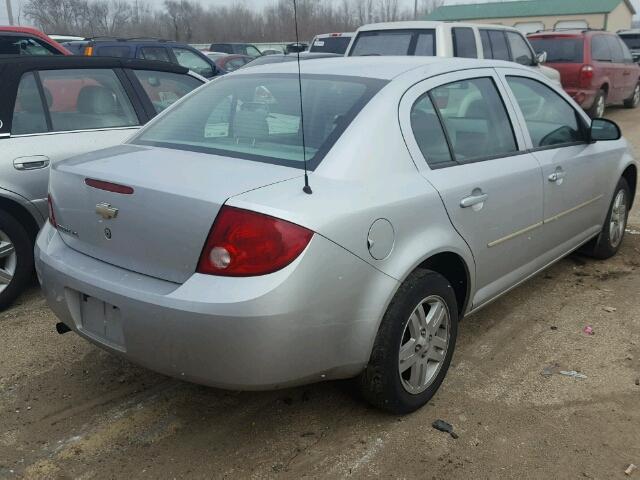 1G1AL54F257639303 - 2005 CHEVROLET COBALT LS SILVER photo 4