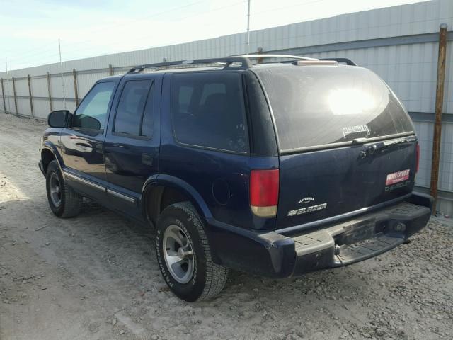 1GNCS13W11K113000 - 2001 CHEVROLET BLAZER BLUE photo 3