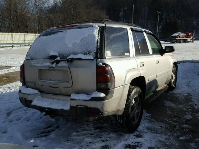 1GNDT13S352260262 - 2005 CHEVROLET TRAILBLAZE SILVER photo 4