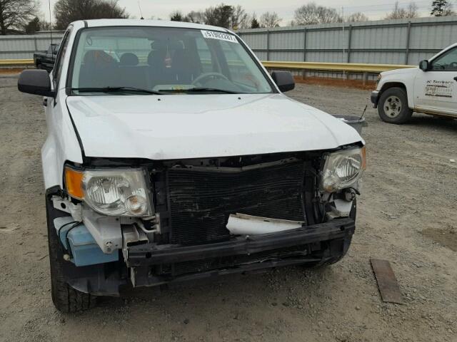 1FMCU92Z48KA37131 - 2008 FORD ESCAPE XLS WHITE photo 9