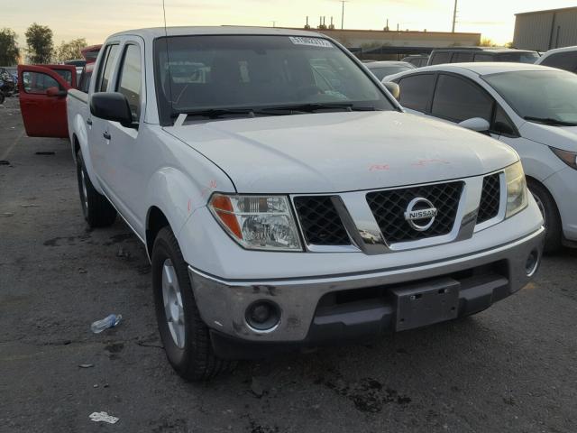 1N6AD07UX6C441124 - 2006 NISSAN FRONTIER C WHITE photo 1