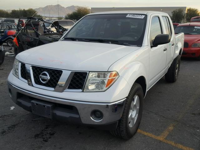 1N6AD07UX6C441124 - 2006 NISSAN FRONTIER C WHITE photo 2