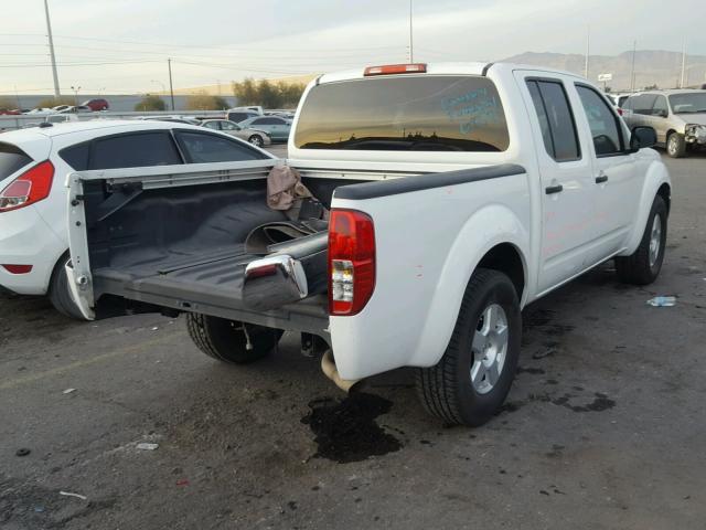 1N6AD07UX6C441124 - 2006 NISSAN FRONTIER C WHITE photo 4