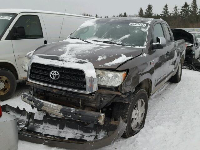 5TBBV54177S452960 - 2007 TOYOTA TUNDRA DOU GRAY photo 2