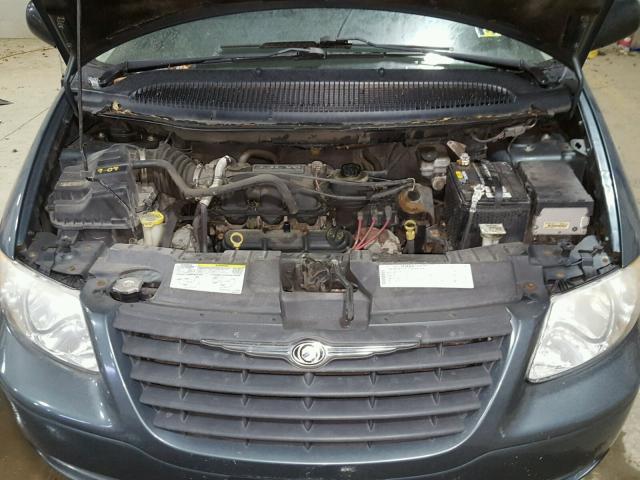 1C4GP45R65B403422 - 2005 CHRYSLER TOWN & COU TEAL photo 7