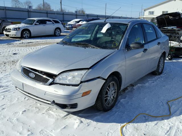 1FAHP34N36W222839 - 2006 FORD FOCUS ZX4 SILVER photo 2